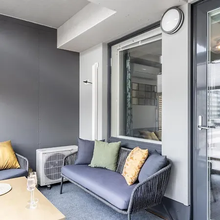 New With Free Parking Apartment
